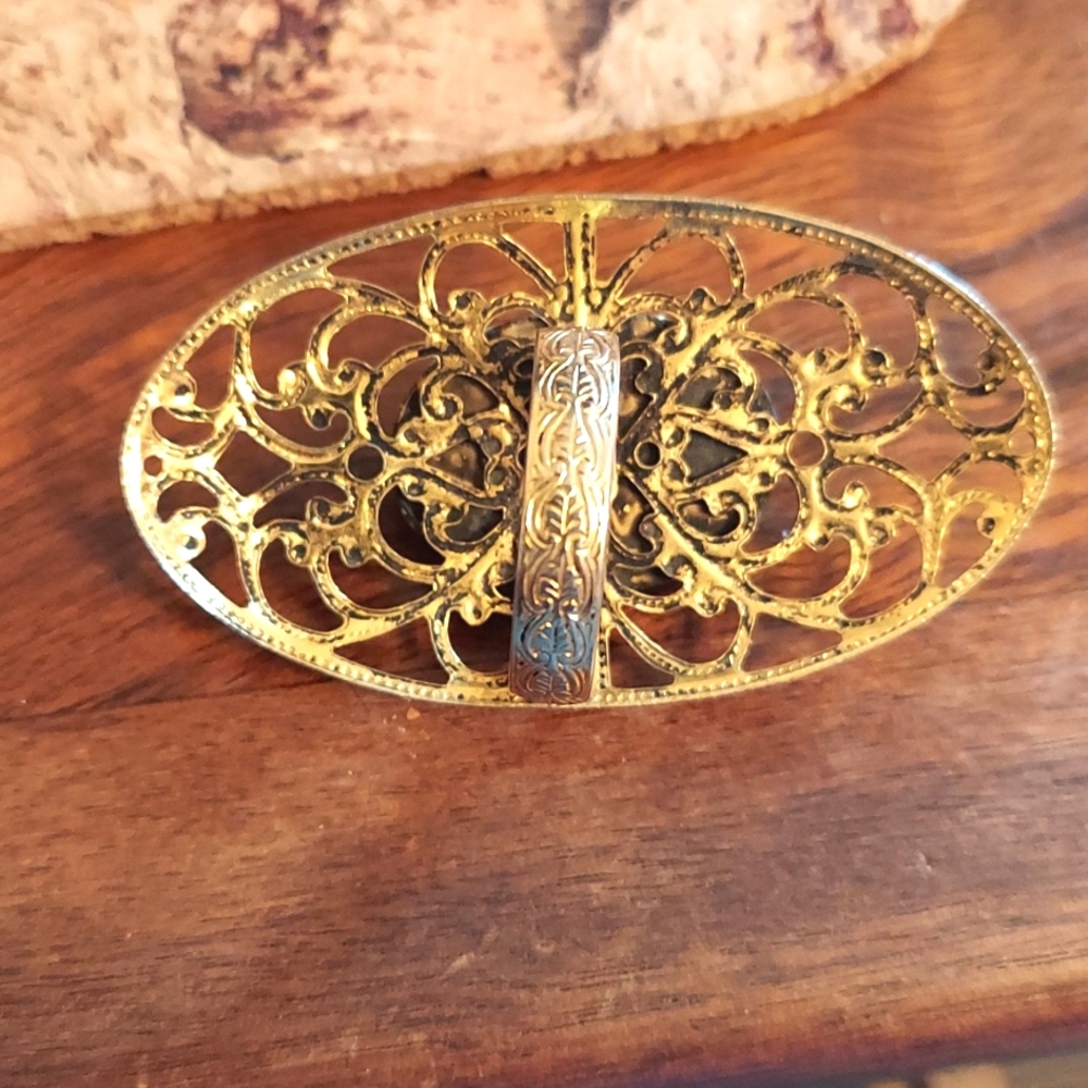 Ring Filigree with Engraving on Band, Green Center Goldtone Adjustable 7-10 - Picture 3 of 3